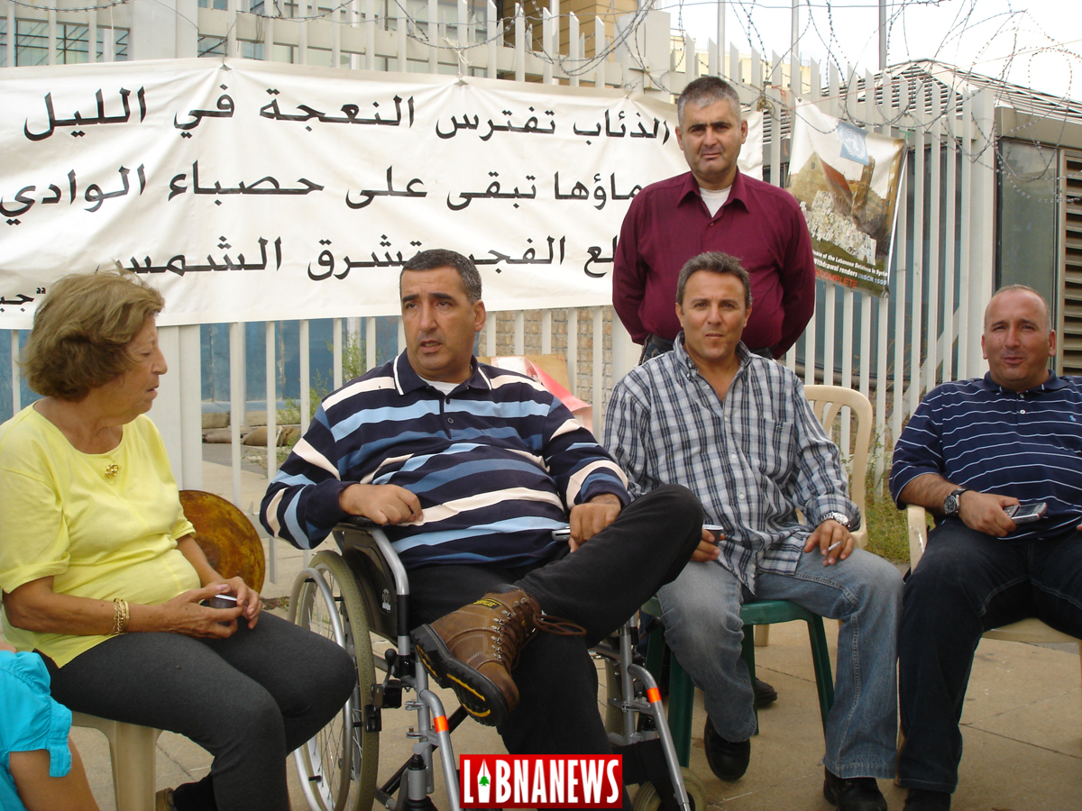 Odette Salem mit Ghazi Aad, ebenfalls inzwischen verstorben. Foto aufgenommen 2007 in der Tante der Verschwundenen des Bürgerkriegs, Place Gébran in Beirut, Libanon. Bildnachweis: Libnanews.com, alle Rechte vorbehalten