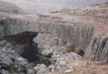 Le pont naturel de Faqra Kfardebian.