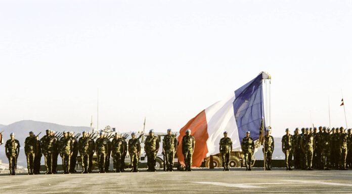 La cérémonie du 14 juillet 2009 à At Tiri au Sud Liban en compagnie du Contingent Français de la FINUL. Crédit photo: Libnanews.com, tous droits réservés.