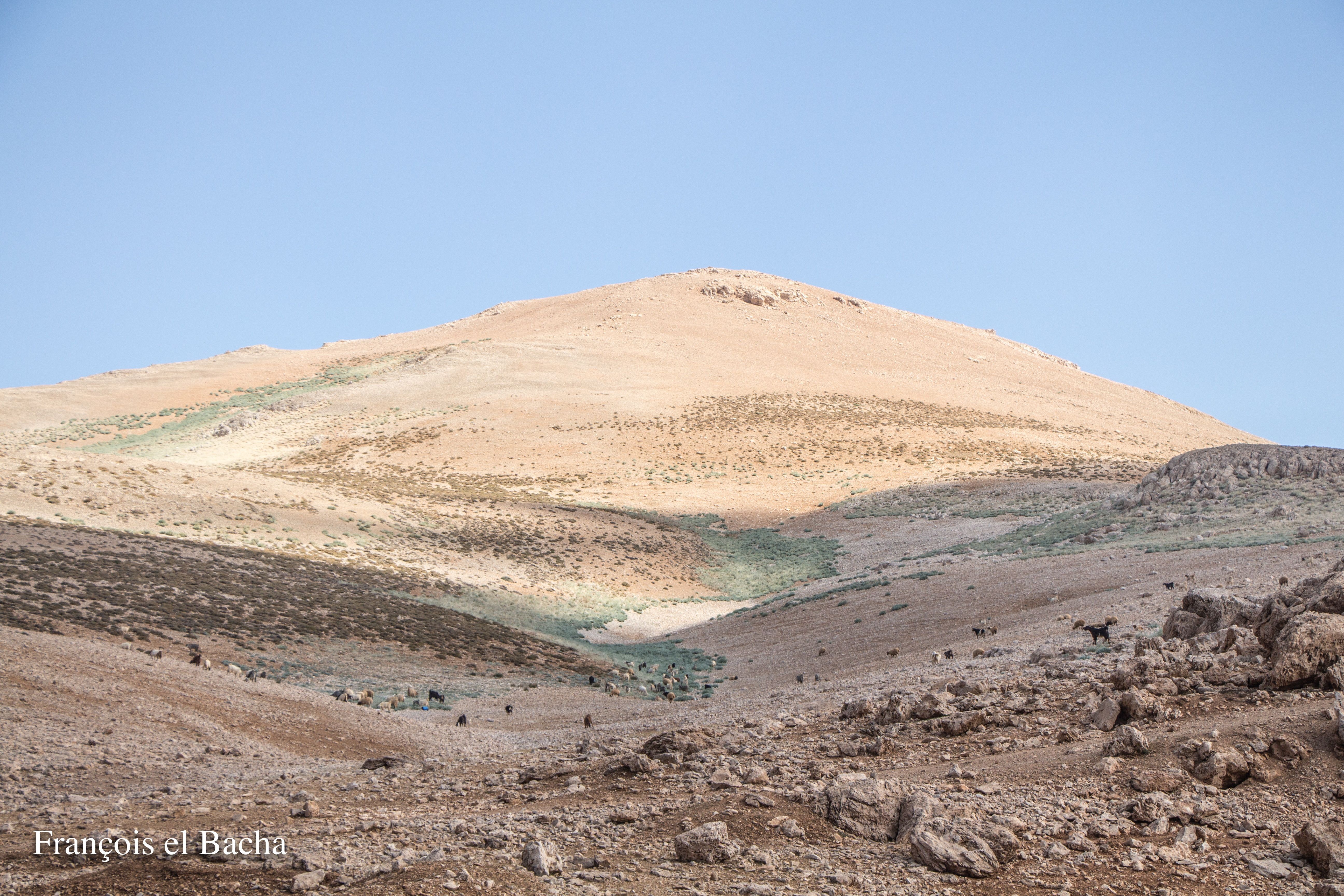 Paysages sur le chemin de randonnée menant à Kornet Saouda. Crédit Photo: François el Bacha, tous droits réservés.