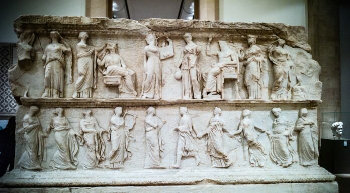 Lebanon / Heritage: The tribune or the Podium of the temple of Echmoun