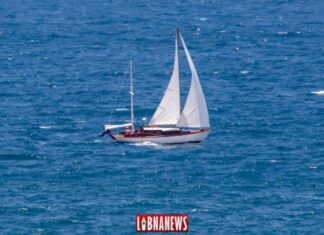 Un voilier en face des côtes libanaises. Crédit Photo: François el Bacha pour Libnanews.com. Tous droits réservés