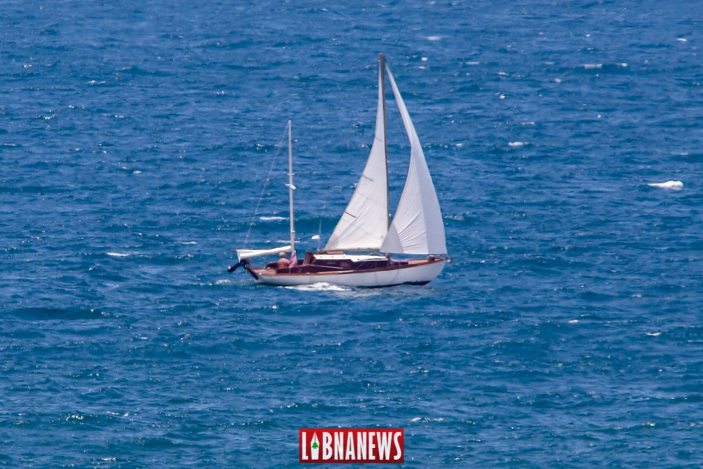 Un voilier en face des côtes libanaises. Crédit Photo: François el Bacha pour Libnanews.com. Tous droits réservés