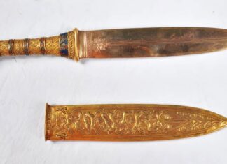 Toutankhamon et le poignard venu de l’espace Toutankhamon et le poignard venu de l'espace