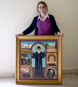 Pascale El Corm avant de livrer l'icône au monastère.  Crédits Photos : Marie-Josée Rizkallah