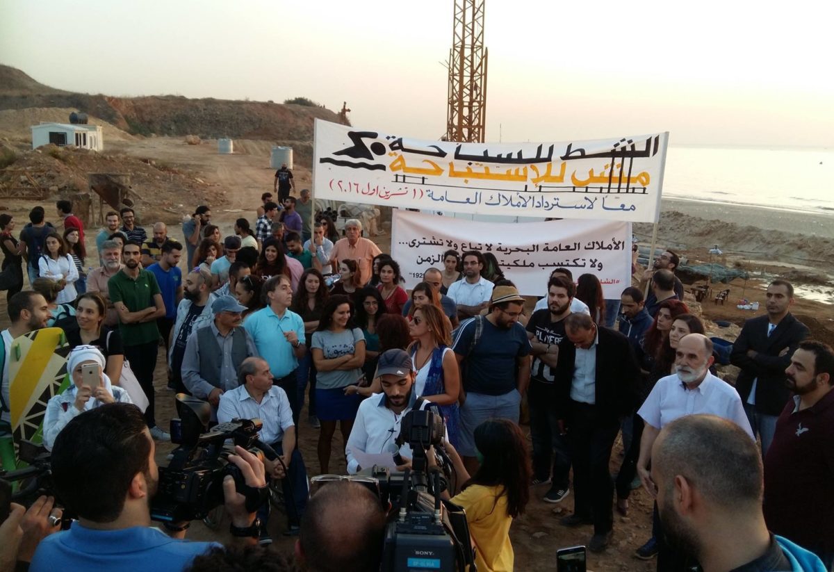 Photos de la manifestation du 28-10-2016 des ONG réclamant l'arrêt immédiat des travaux.