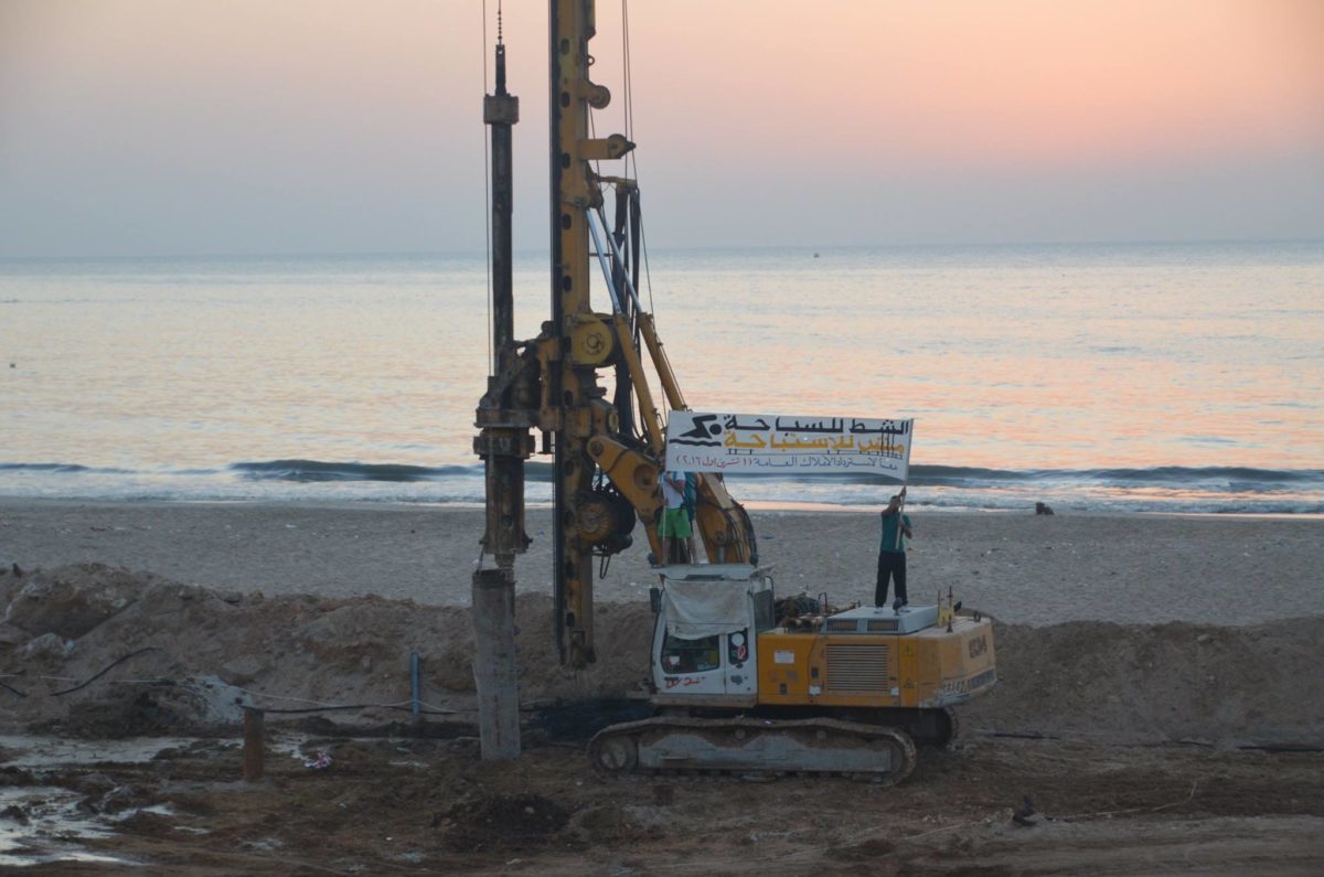 Photos de la manifestation du 28-10-2016 des ONG réclamant l'arrêt immédiat des travaux.