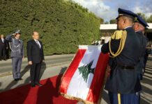 وتتهم رئاسة الجمهورية المعترضين بأنهم أصل تجميد المراسيم