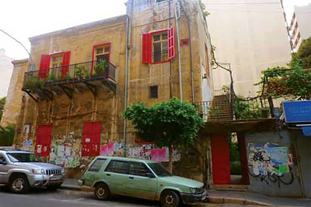 Beyrouth : La « Maison Rouge » de Hamra déclassée et en cours de destruction La Maison Rouge de Hamra, Beyrouth.