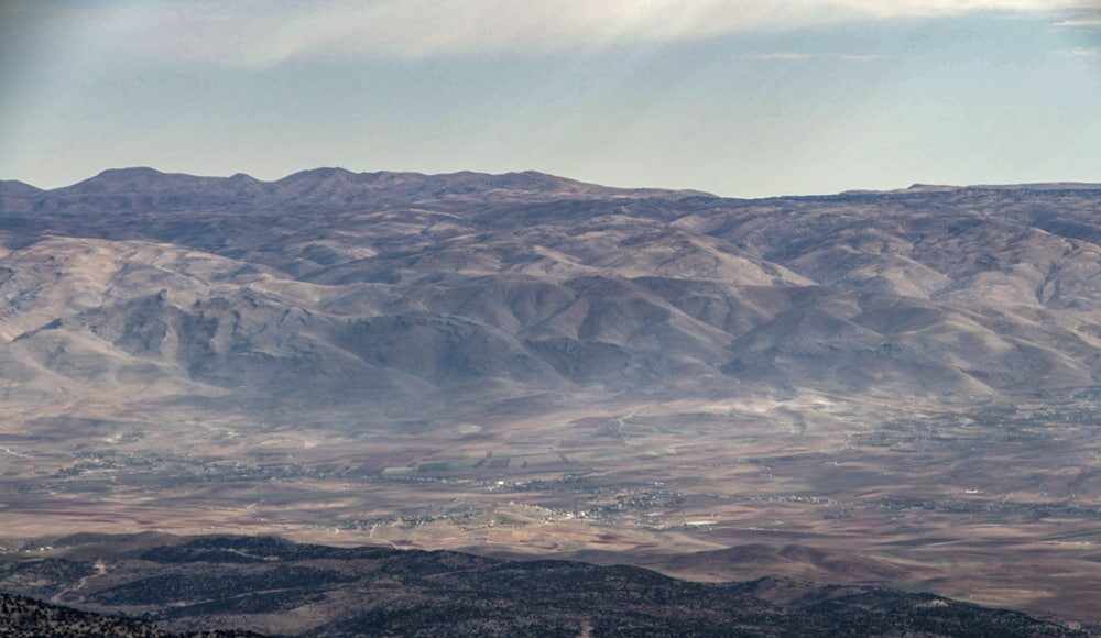 La plaine de la Békaa vue depuis les Cèdres. Crédit Photo: François el Bacha pour Libnanews.com. Tous droits réservés. 