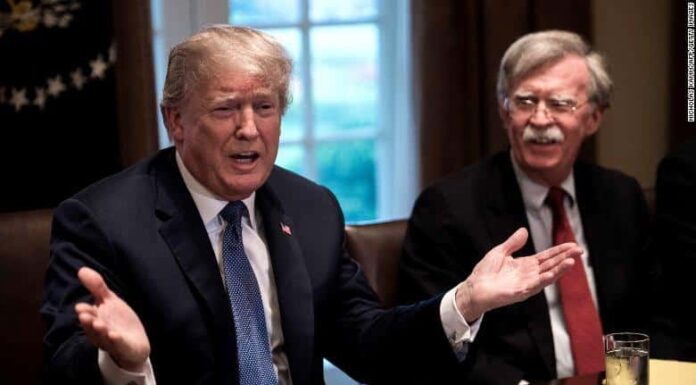 Donald Trump signe le décret reconnaissant la souveraineté d'Israël sur le Golan