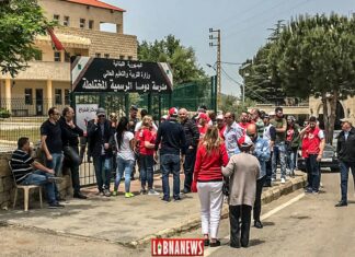 Devant le centre électoral de Douma, Nord Liban. Crédit photo: Libnanews.com