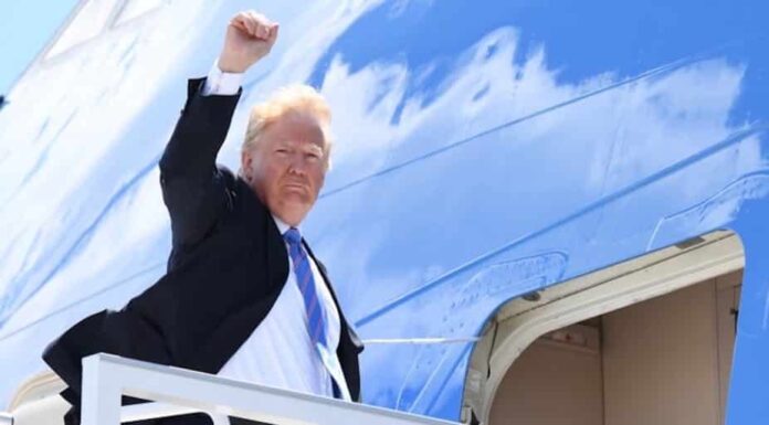 Le président américain sur le départ du Canada pour Singapour, le 9 juin 2018. Saul Loeb/AFP