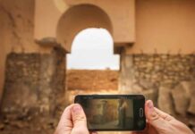Photo datée du 15 novembre 2016, montrant les ruines de l'antique cité de Nimrud, à quelques 30 kilomètres de Mossoul, où de nombreuses pièces ont été pillées. SAFIN HAMED / AFP
