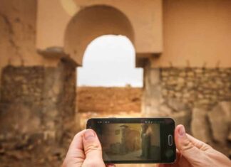 Photo datée du 15 novembre 2016, montrant les ruines de l'antique cité de Nimrud, à quelques 30 kilomètres de Mossoul, où de nombreuses pièces ont été pillées. SAFIN HAMED / AFP