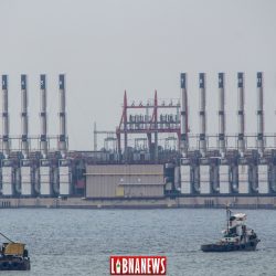 L'arrivée de la barge turque à Zouk. Crédit Photo: François el Bacha pour Libnanews.com. Tous droits réservés.