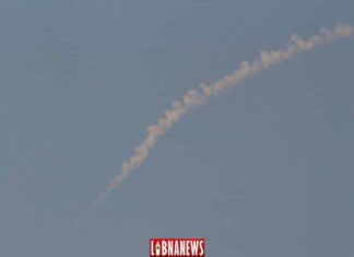 Les avions israéliens « accompagnent » l’hélicoptère du Premier Ministre Libanais Des traces de leurres lancés le 4 septembre 2018 par des avions israéliens survolant la région du Kesrouan. Crédit Photo: Libnanews.com, tous droits réservés.