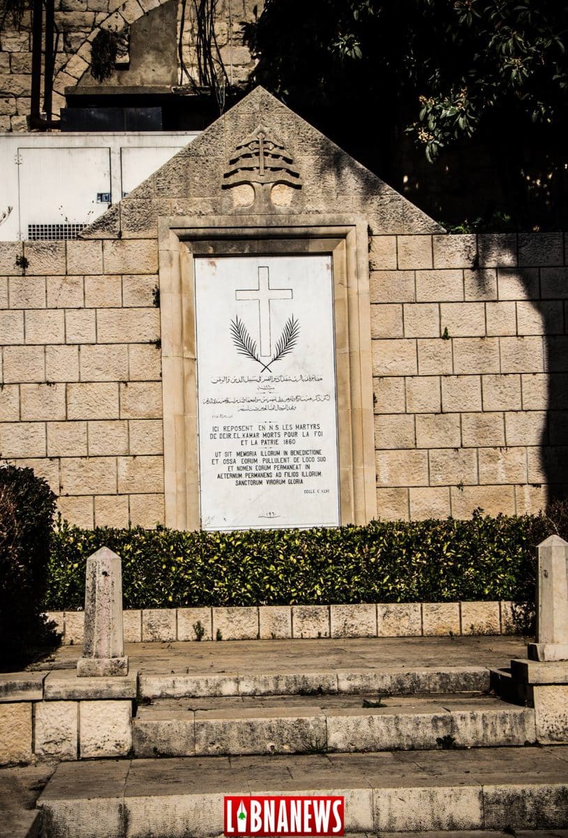 Stèle et monument en mémoire des victimes des massacres de 1860.