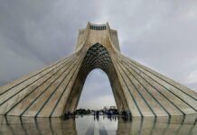 L’Union européenne face aux sanctions imposées par Trump contre l’Iran suite à sa propre dénonciation de l’accord sur le nucléaire L'Iran prête à fournir du carburant et du blé au Liban