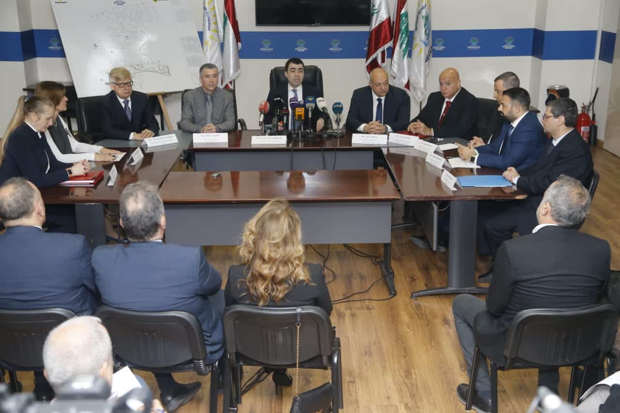 La signature du contrat avec la société russe Rosneff. Au centre de l'image, le Ministre de l'énergie et des ressources hydrauliques, César Abi Khalil. Crédit Photo: Dalati & Nohra.