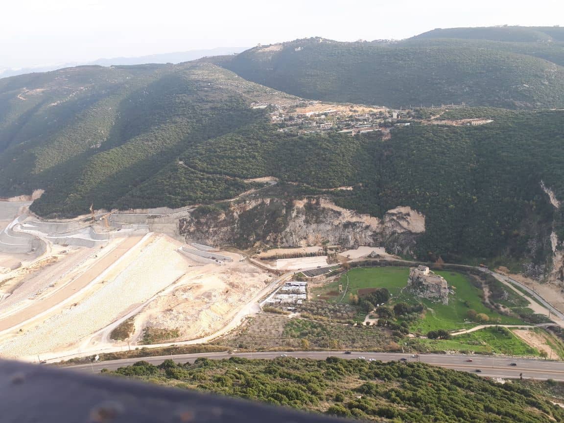 Le Barrage de Nahr Jawz avec le château de Mseilha en contrebas