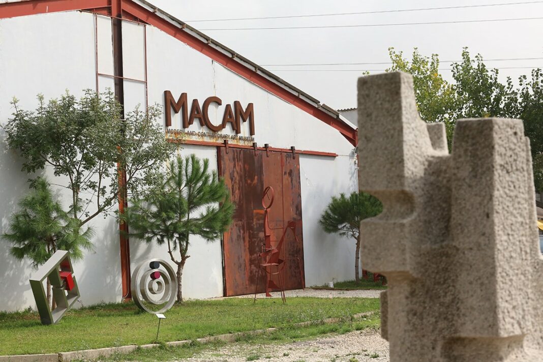 MACAM, Musée d’Art Moderne et Contemporain libanais, tient haut sa place sur une colline de Méditerranée
