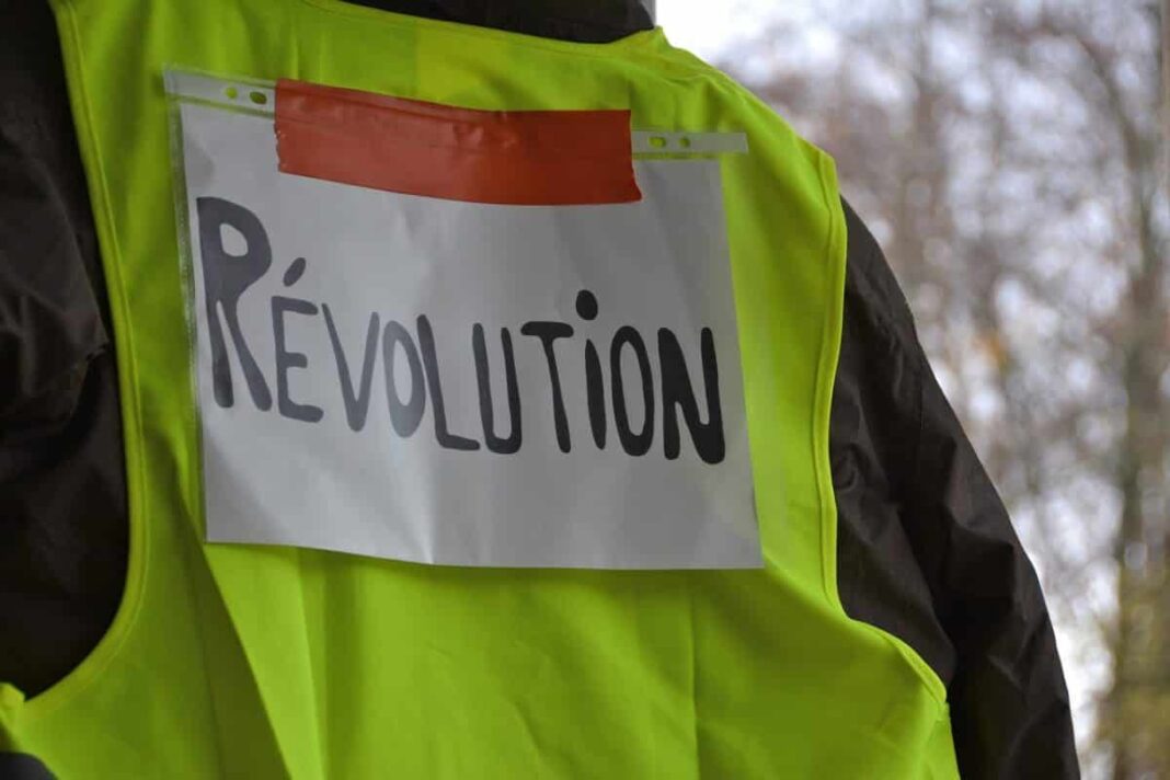 Gilets jaunes : le Boxeur et le Père Fouettard