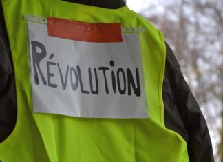 Gilets jaunes : le Boxeur et le Père Fouettard Gilets jaunes : le Boxeur et le Père Fouettard