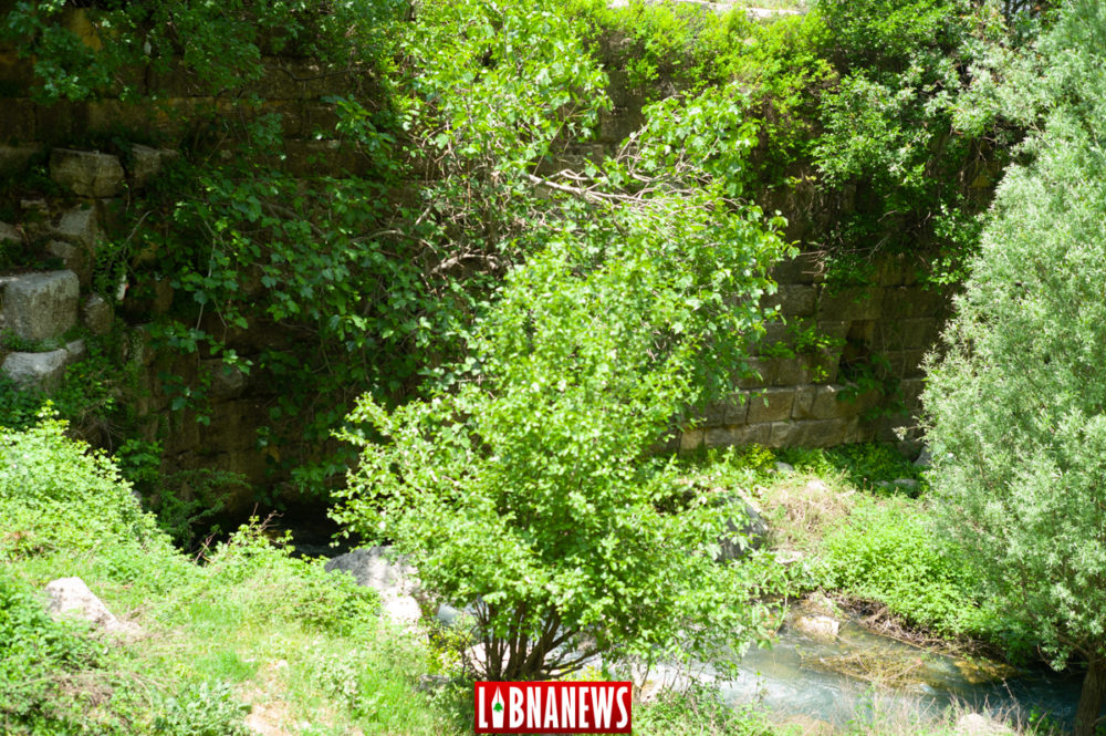 Les restes de l'aqueduc romain, de Nahr Brahim.
Crédit Photo: François el Bacha pour Libnanews.com. Tous droits réservés.