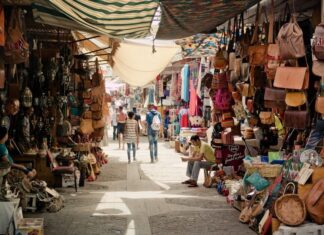 Un Souk. Source Photo: Pixabay/TheUjulala