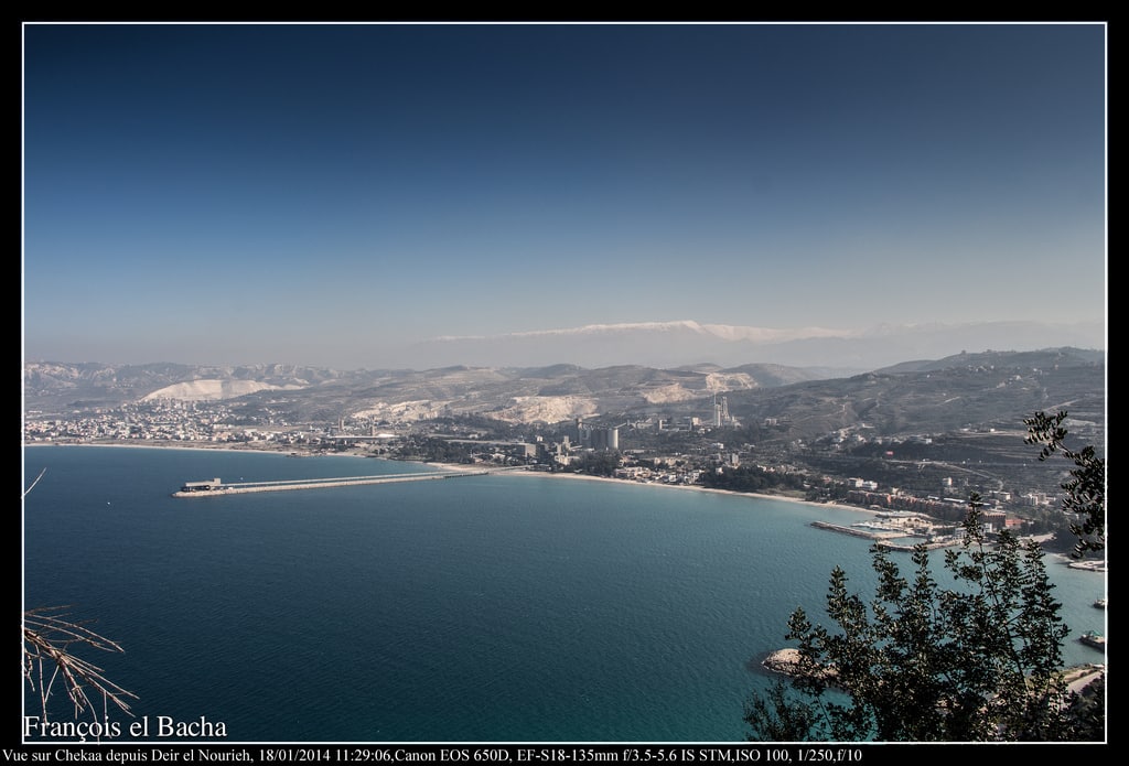 La ville de Chékaa au Nord Liban et ses cimenteries. Crédit Photo: Francois el Bacha