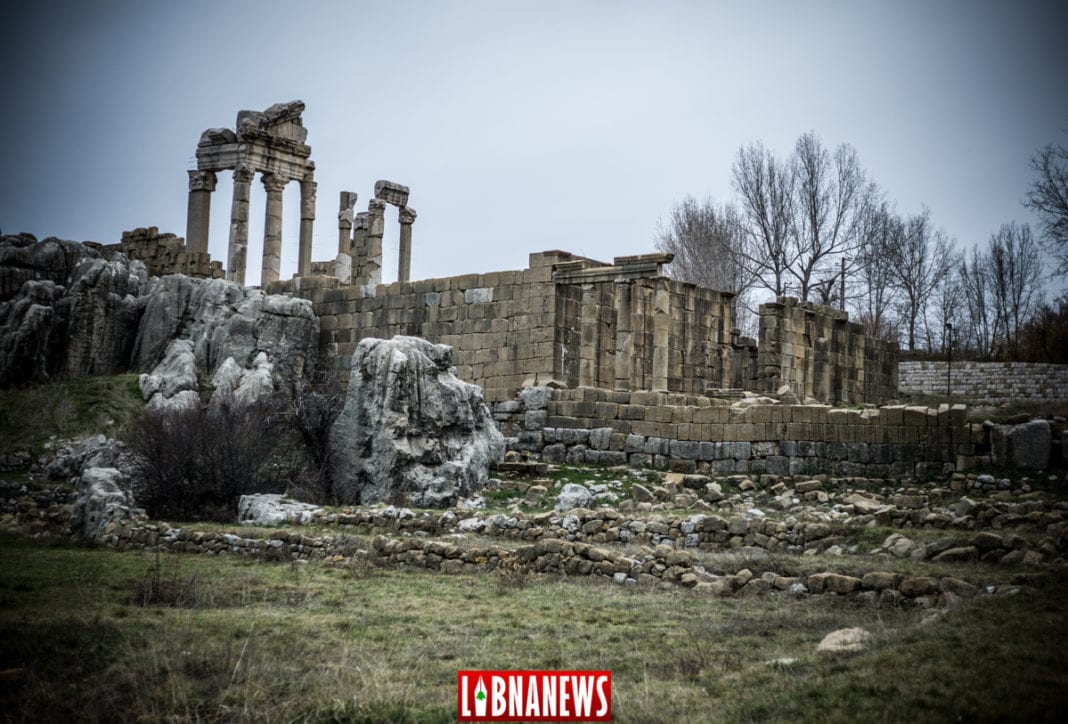 Ruins of the Roman temple of Faqra. Dedicated to the king of the gods, Jupiter, this temple integrated into local stones is located on the road linking Beirut to Baalbeck, whose architecture it recalls. This is the Roman temple located at the highest attitude. The outer wall of the sanctuary is about 75m long and 35m wide. To the east, the facade is decorated with pilasters and bordered by a portico 6m deep. A large pole arranged in the middle of the peribolus provides access to the interior of the sanctuary. Inside the sanctuary is divided into two parts: first a square paved courtyard bordered on three sides by porticoes which by stairs then leads to an upper terrace where the temple is located. The temple does not rest on a real podium but on a massive foundation. Its walls are built in double apparatus, with blocks of ocher sandstone. The prostyle is made up of blocks carved out of gray limestone. Dating The construction of the sanctuary is dated to the 1st c. apr. based on the decoration of the porticoes and on the architectural characteristics of the temple (deep cella, absence of a podium. However, it is possible that the development of the sanctuary continued over a long period. Attribution The sanctuary is attributed to the Jupiter of Heliopolis, the current Baalbeck. It is based on the dedication of a small altar to Zeus of Heliopolis, discovered in the ruins of the cella. In reality no conclusion is assured either by this inscription , nor by the texts read on the architraves of the porticoes of the courtyard or the temple. Source text: http://fr.wikipedia.org/wiki/Qalaat_Faqra Photo credit: François el Bacha. All rights reserved. Visit my blog: http ://larabio.com