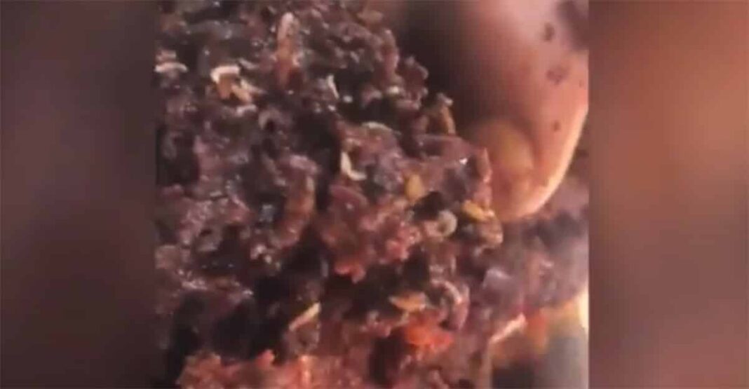 Extrait de la vidéo diffusée par la page facebook des FSI montrant la nourriture avariée