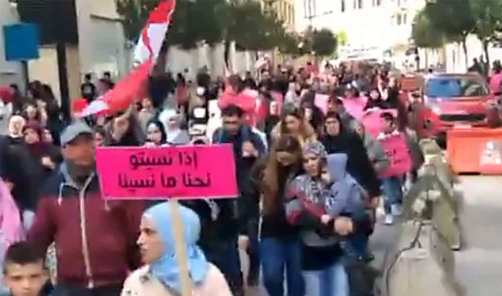 Capture d'écran de la manifestation des femmes demandant l'abrogation du code de la nationalité leur empêchant de transmettre la nationalité libanaise à leurs enfants.
