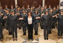 Raya Hassan avec des éléments féminins de la Gendarmerie Libanaise. Crédit Photo: Ministère de l'Intérieur