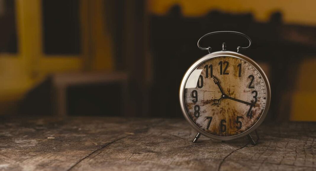 En été, on avance nos montres d'une heure. Source Photo: Pixabay