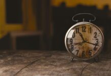En été, on avance nos montres d'une heure. Source Photo: Pixabay