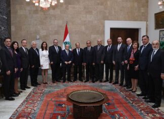 Le Président de la République accueillant une délégation de la Ligue Maronite. Crédit Photo: Dalati & Nohra