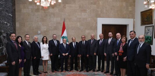 Le Président de la République accueillant une délégation de la Ligue Maronite. Crédit Photo: Dalati & Nohra