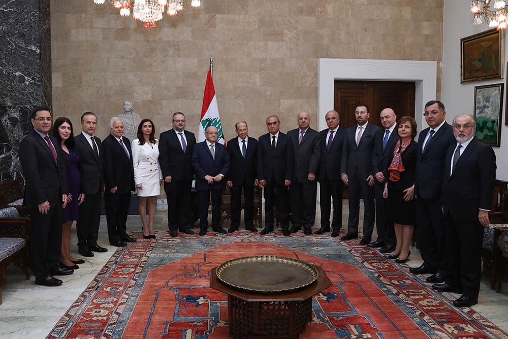 Le Président de la République accueillant une délégation de la Ligue Maronite. Crédit Photo: Dalati & Nohra