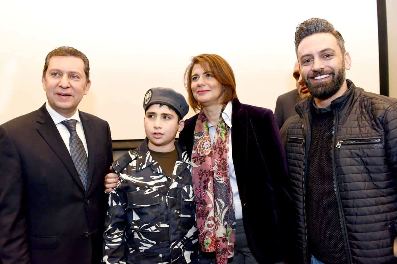 Le jeune Ali AbdelKader avec la Ministre de l'intérieur. Source Photo: Facebook