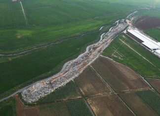 Crise des ordures: une décharge géante sur les rives du fleuve Litani Source Photo: Facebook