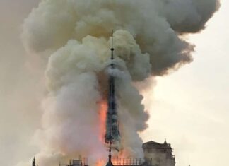 Notre Dame de Paris en feu