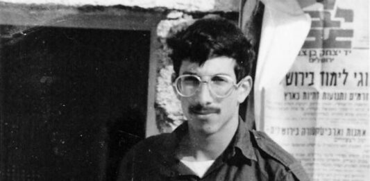 Le soldat israélien Zachary Baumel dont la dépouille a été remise à Israël 37 ans après la bataille de Sultan Yacoub lors de l'invasion israélienne du Liban par la Russie.