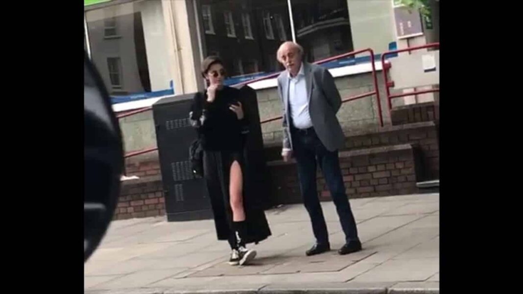 Sur le Net: Walid Joumblatt qui attend un taxi à Londres