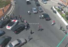 La route bloquée par les manifestants à proximité du ministère de l'éducation nationale et de l'enseignement supérieur. Source Photo: TMC