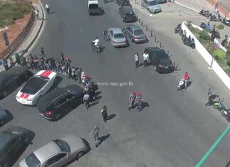 La route bloquée par les manifestants à proximité du ministère de l'éducation nationale et de l'enseignement supérieur. Source Photo: TMC