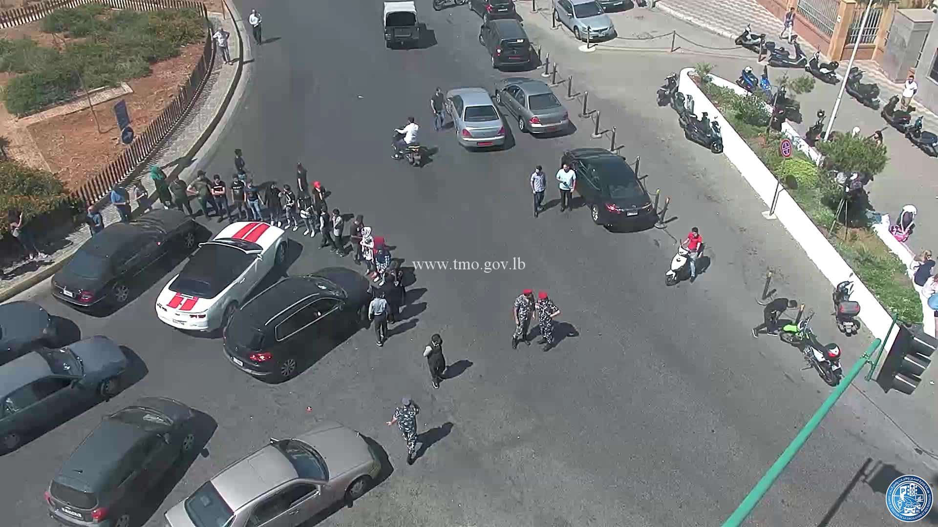 La route bloquée par les manifestants à proximité du ministère de l'éducation nationale et de l'enseignement supérieur. Source Photo: TMC