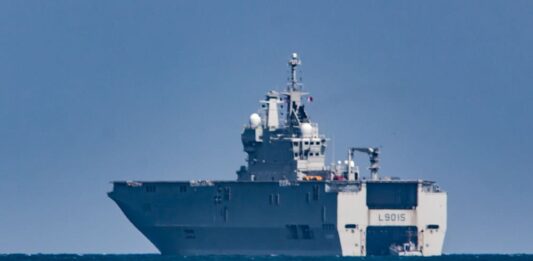 Le porte-hélicoptère Dixmude dans le cadre de l'opération Cèdre Bleu 2019. Crédit Photo: François el Bacha pour Libnanews.com. Tous droits réservés