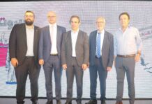 Ahmed El Hariri, secrétaire général du Mouvement du Futur, Dirk Kunze, le directeur du bureau de Beyrouth de la FNF, Michel Moawad, membre du parlement libanais et directeur exécutif de la Fondation René Moawad (RMF), Dr. Werner Hoyer, président de la Banque européenne d’investissement (BEI) et Karl Sharro, satiriste politique.